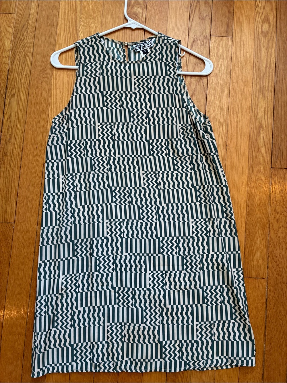 Dusen Dusen shift dress, size small